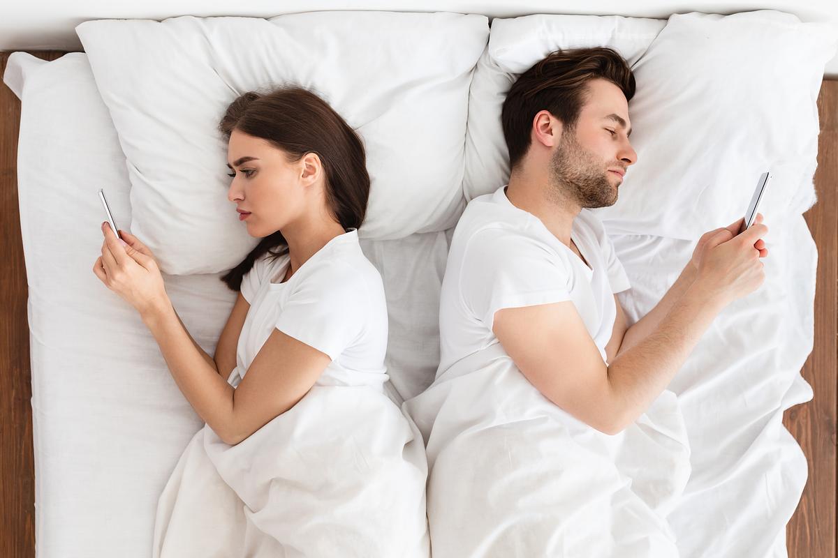 Is-social-media-ruining-your-love-life.jpg