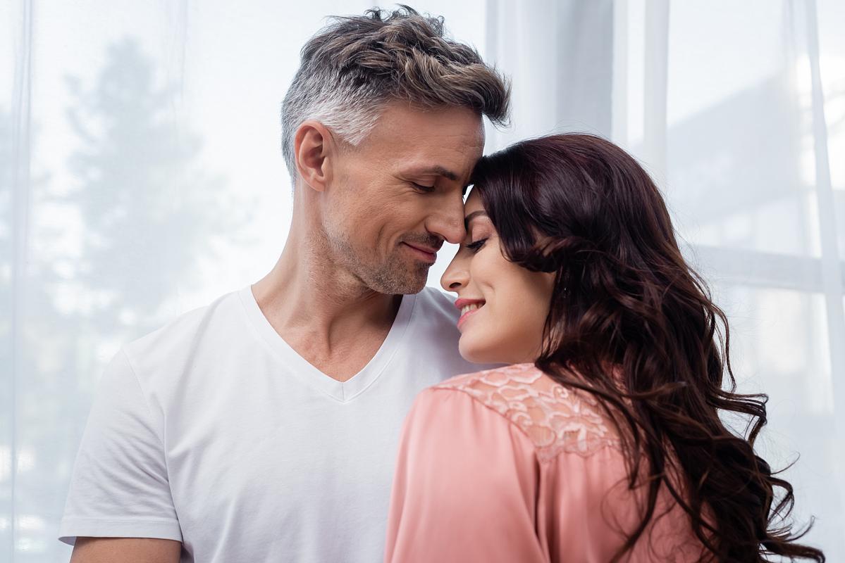Evolutionary-psychology-and-age-gap-relationships.jpg