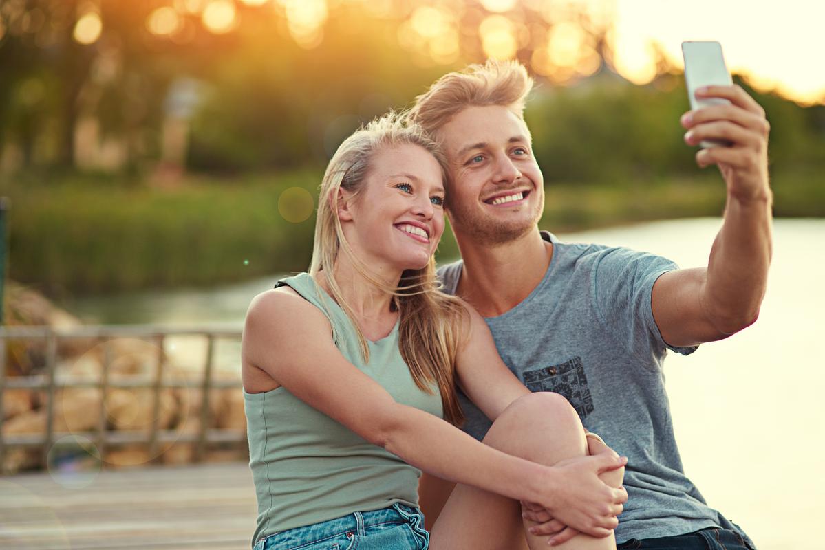 How-can-couples-create-a-healthy-social-media-relationship.jpg